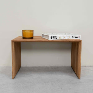 Mesa lateral auxiliar de madera maciza de roble Sono 2, 38 x 35 x 60 cm. | NordicStory