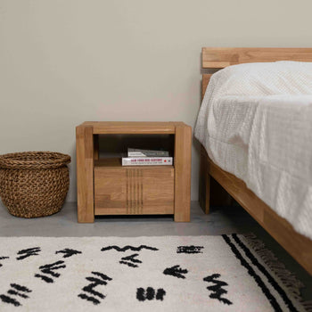 Mesita de noche de madera maciza de roble Valencia, 52,8 x 40 x 45 cm. | NordicStory