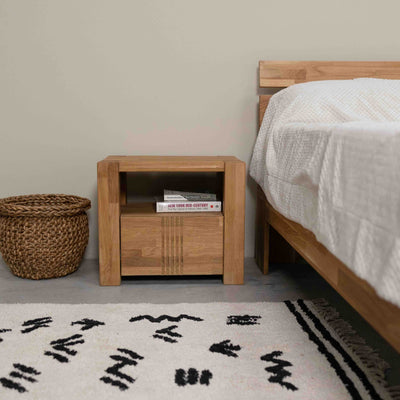 Mesita de noche de madera maciza de roble Valencia, 52,8 x 40 x 45 cm. | NordicStory