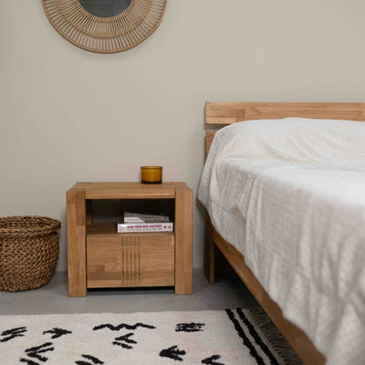 Mesita de noche de madera maciza de roble Valencia, 52,8 x 40 x 45 cm. | NordicStory