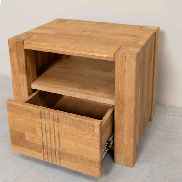 Mesita de noche de madera maciza de roble Valencia, 52,8 x 40 x 45 cm. | NordicStory