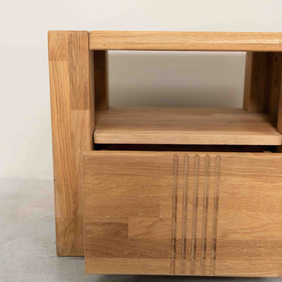 Mesita de noche de madera maciza de roble Valencia, 52,8 x 40 x 45 cm. | NordicStory