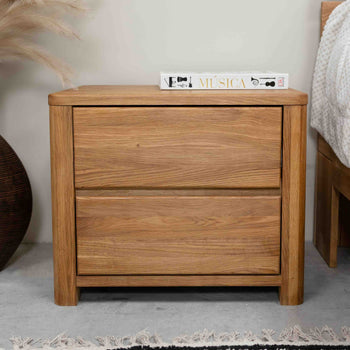 Mesa de noche de madera maciza de roble Elsa, 56,5 x 44 x 47 cm. | NordicStory