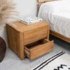 Mesa de noche de madera maciza de roble Elsa, 56,5 x 44 x 47 cm. | NordicStory