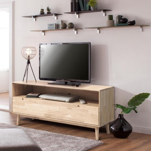 Mueble TV de madera maciza y chapa de roble natural en Miv interiores