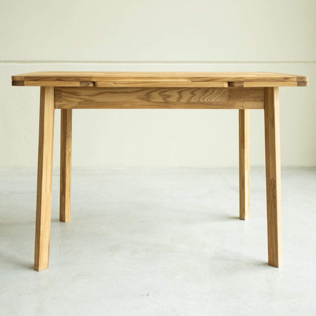Mesa cocina pequeña extensible Maxima estilo nordico con patas de madera 