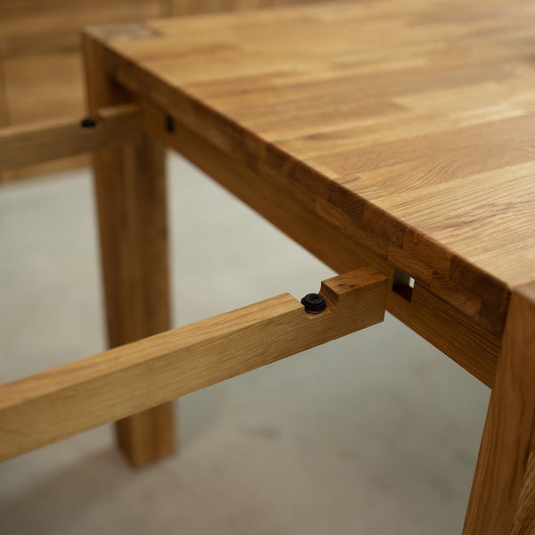 Mesa extensible de comedor de madera maciza de roble sostenible