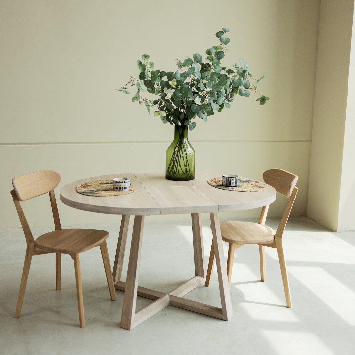 mesa pequeña de cocina o comedor redonda con encimera en madera maciza