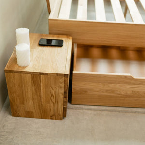 NordicStory Mesita de noche de madera maciza sostenible de roble