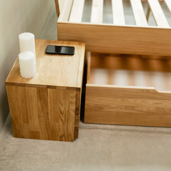 NordicStory Mesita de noche de madera maciza sostenible de roble
