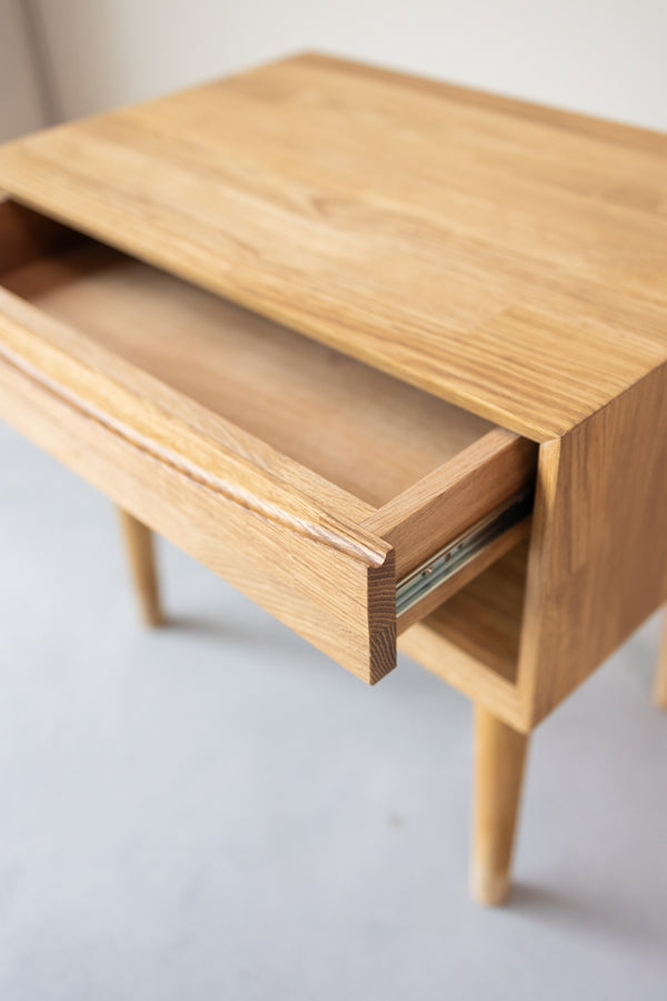NordicStory Mesita de noche de madera maciza de roble