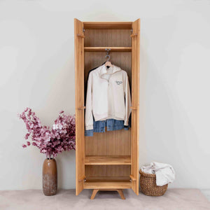 NordicStory Armario de 2 puertas de madera maciza roble Geneva, 60 x 45 x 200 cm.