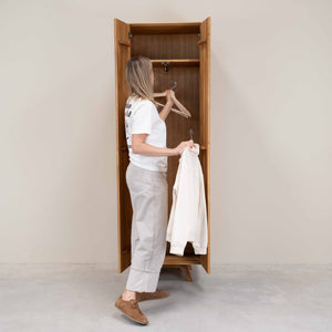 NordicStory Armario de 2 puertas de madera maciza roble Geneva, 60 x 45 x 200 cm.