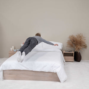 NordicStory Cama con almacenaje de madera maciza de roble Sofia 