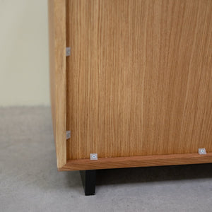 NordicStory Vitrina de madera maciza roble Bremen 1, 49 x 41 x 200 cm.