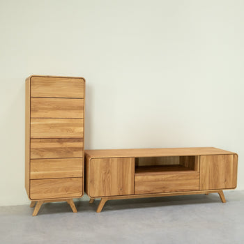 NordicStory Comoda de madera maciza roble Geneva 1, 50 x 42 x 126 cm.