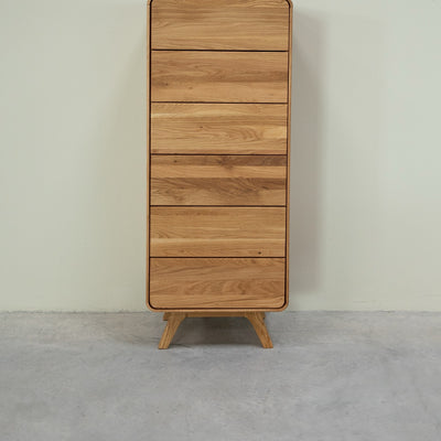 NordicStory Comoda de madera maciza roble Geneva 1, 50 x 42 x 126 cm.