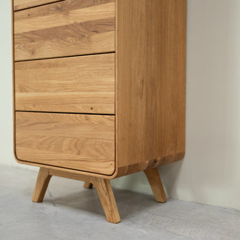 NordicStory Comoda de madera maciza roble Geneva 1, 50 x 42 x 126 cm.