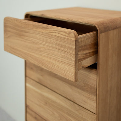 NordicStory Comoda de madera maciza roble Geneva 1, 50 x 42 x 126 cm.