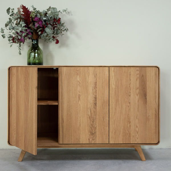 NordicStory Aparador de madera maciza roble Geneva 2, 134 x 45 x 86 cm.