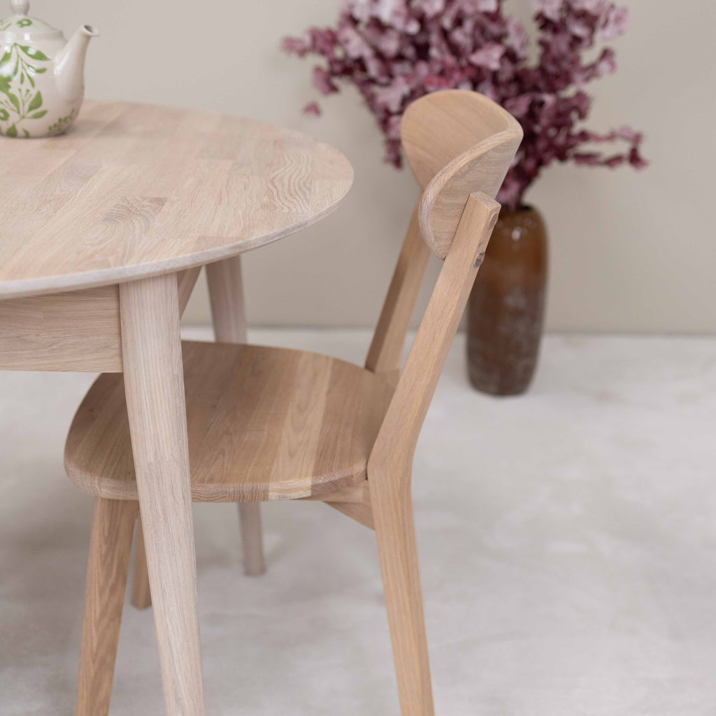NordicStory Conjunto mesa de madera maciza Escandi 3 y dos sillas ISKU