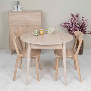 NordicStory Conjunto mesa de madera maciza Escandi 3 y dos sillas ISKU