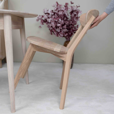 NordicStory Conjunto mesa de madera maciza Escandi 3 y dos sillas ISKU