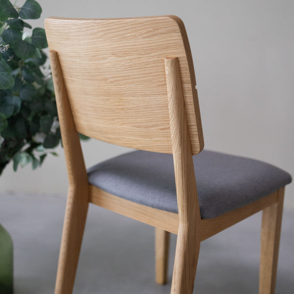 NordicStory Pack de Sillas de comedor de madera maciza de roble tapizado de la colección Mauritz Mueble en color gris nórdico con un diseño moderno Roble.Store