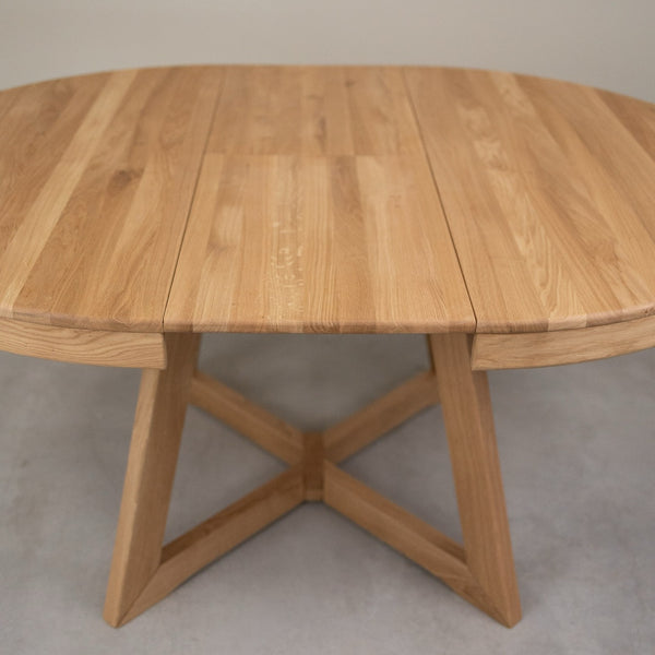 Valencia Extendable Solid Oak Dining Table | NordicStory