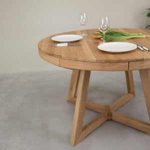 Valencia Extendable Solid Oak Dining Table | NordicStory