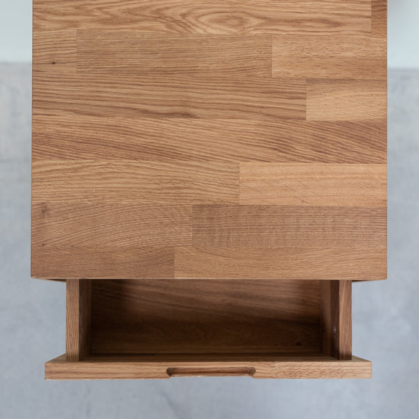 Mesita de noche de madera maciza de roble Escandi