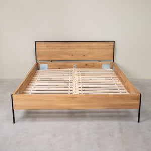 Runa solid oak bed | NordicStory
