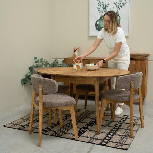 Pack de 2 o 4 Sillas de Comedor de Madera Maciza de Roble Claus, tapizado Gris o Marron | VESKOR