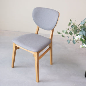 Pack de 2 o 4 Sillas de Comedor Nova, Estructura de Madera Maciza de Roble, Tapizado | NordicStory