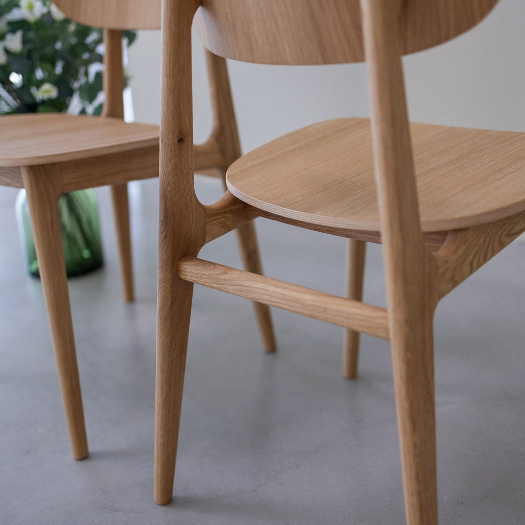 Pack de 2 o 4 Sillas de Comedor Varde, Estructura de Madera Maciza de Roble | NordicStory
