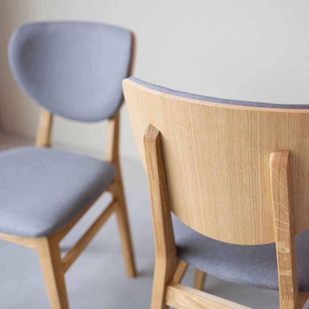 Pack de 2 o 4 Sillas de Comedor Nova, Estructura de Madera Maciza de Roble, Tapizado | NordicStory