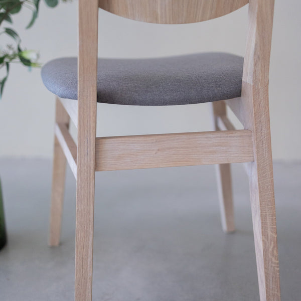 Pack de 2 o 4 Sillas de Comedor Nova, Estructura de Madera Maciza de Roble Blanqueado | NordicStory