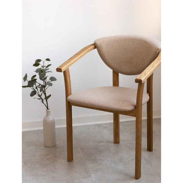 Pack de 2 o 4 Sillas de Comedor Alexis, Estructura de Madera Maciza de Roble, Tapizado en Color Beige | NordicStory