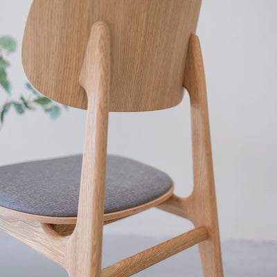 Pack de 2 o 4 Sillas de Comedor Varde, Estructura de Madera Maciza de Roble, Tapizado | NordicStory