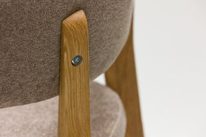 Pack de 2 o 4 Sillas de Comedor de Madera Maciza de Roble Claus, tapizado Gris o Marron | VESKOR
