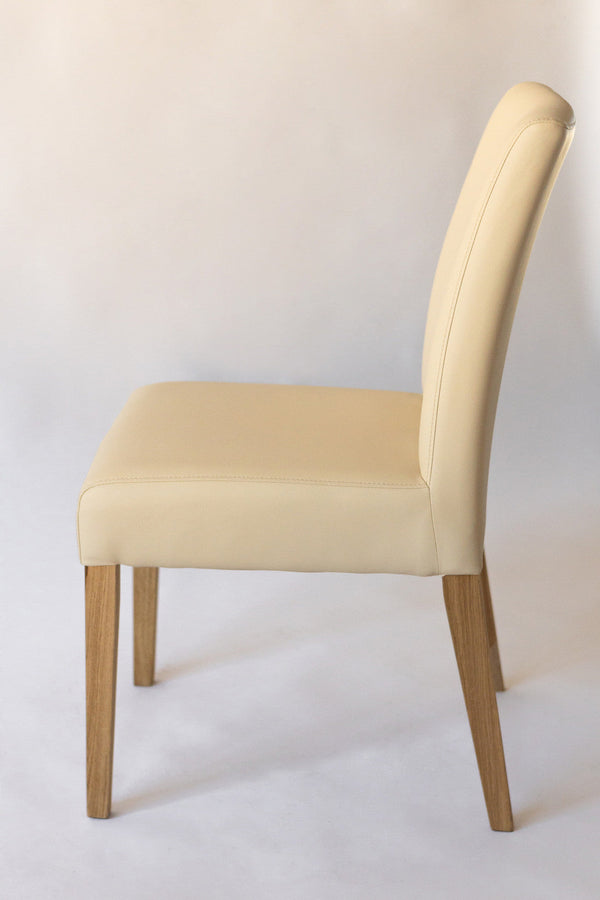 Pack de 2 o 4 Sillas de Comedor Malaga, Estructura de Madera Maciza de Roble, Tapizado en Color Beige | NordicStory