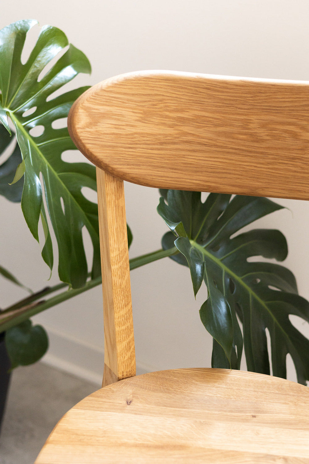 Pack de 2 o 4 Sillas de Comedor de Madera Maciza de Roble Isku | NordicStory