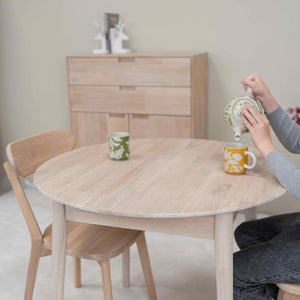 Mesa de comedor redonda y extensible de madera maciza de roble Escandi 3, 100-130 x 100 x 75 cm. | NordicStory