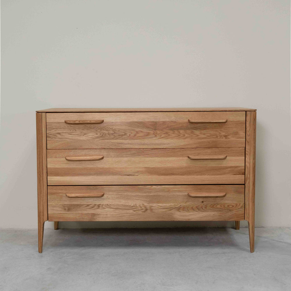 Aparador Cómoda de madera maciza de roble Atlanta, 120 x 46,8 x 78,6 cm. | NordicStory