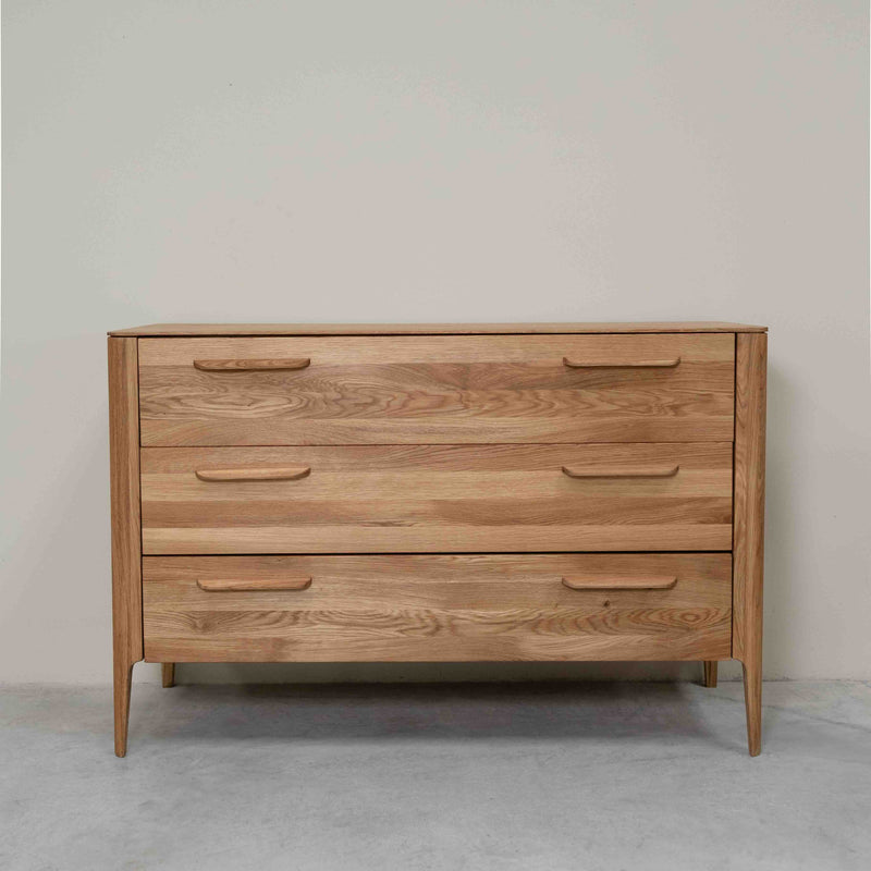 Aparador Cómoda de madera maciza de roble Atlanta, 120 x 46,8 x 78,6 cm. | NordicStory