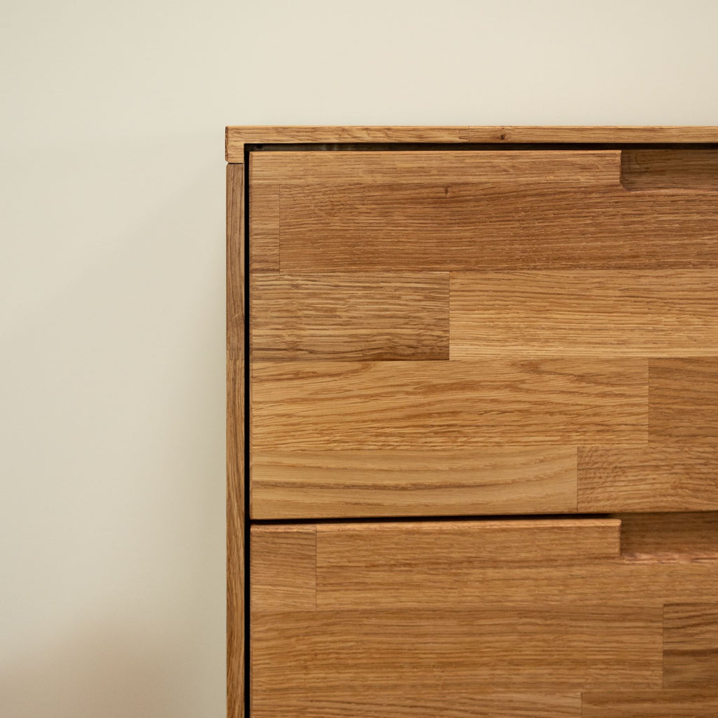 Cómoda alta de madera maciza de roble Escandi 6 NordicStory RobleStore