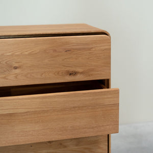 Comoda de madera maciza roble Geneva 2 Cajonera alta con 4 cajones Roble.Store NordicStory