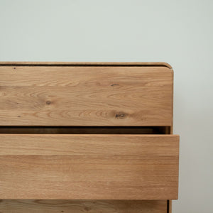 Comoda de madera maciza roble Geneva 2 Cajonera alta con 4 cajones Roble.Store NordicStory