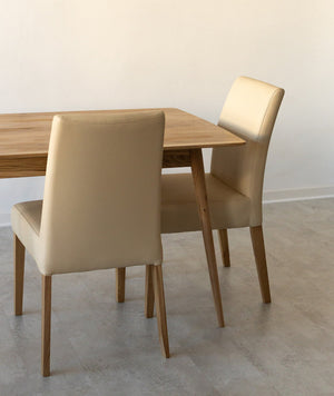 Pack de 2 o 4 Sillas de Comedor Malaga, Estructura de Madera Maciza de Roble, Tapizado en Color Beige | NordicStory