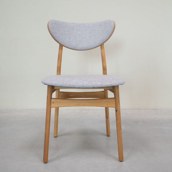 Pack de 2 o 4 Sillas de Comedor de Madera Maciza de Roble Maxwell, tapizado en Gris | VESKOR